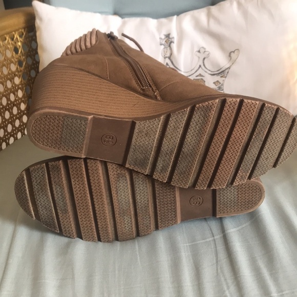 R2 Brown/tan wedge platform lace up & zip up rounded toe, ankle booties size 8.5 - Picture 8 of 11